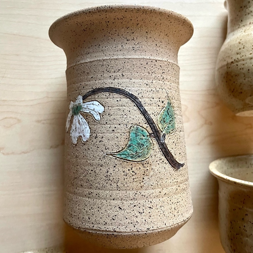 Dogwood pottery decor - Picture 6 of 12